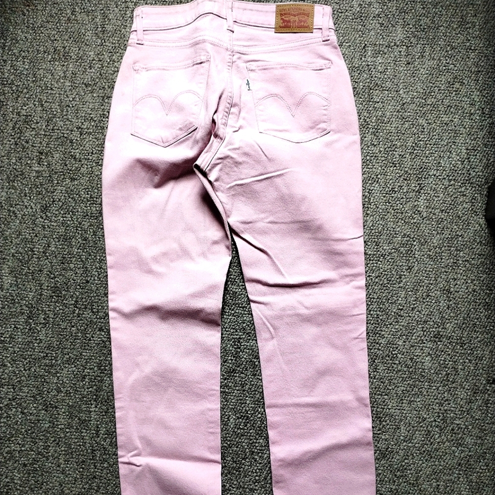 Levi's Classic Mid Rise Skinny, Size 27 (7) Pink in color